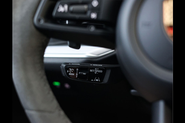 Porsche Cayenne Coupé 3.0 E-Hybrid | Sport Chrono - Passenger Display