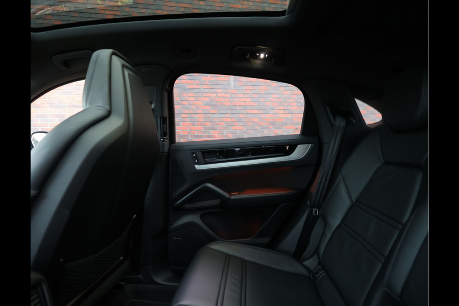 Porsche Cayenne Coupé 3.0 E-Hybrid | Sport Chrono - Passenger Display