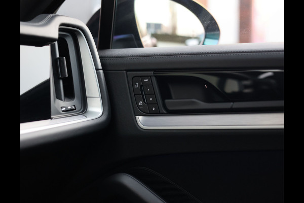 Porsche Cayenne Coupé 3.0 E-Hybrid | Sport Chrono - Passenger Display