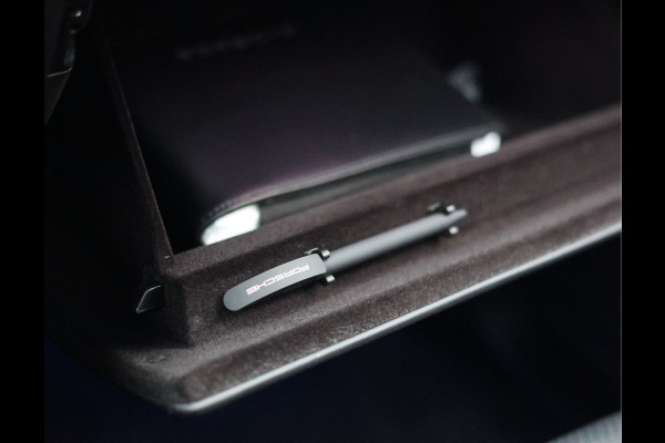 Porsche Cayenne Coupé 3.0 E-Hybrid | Sport Chrono - Passenger Display