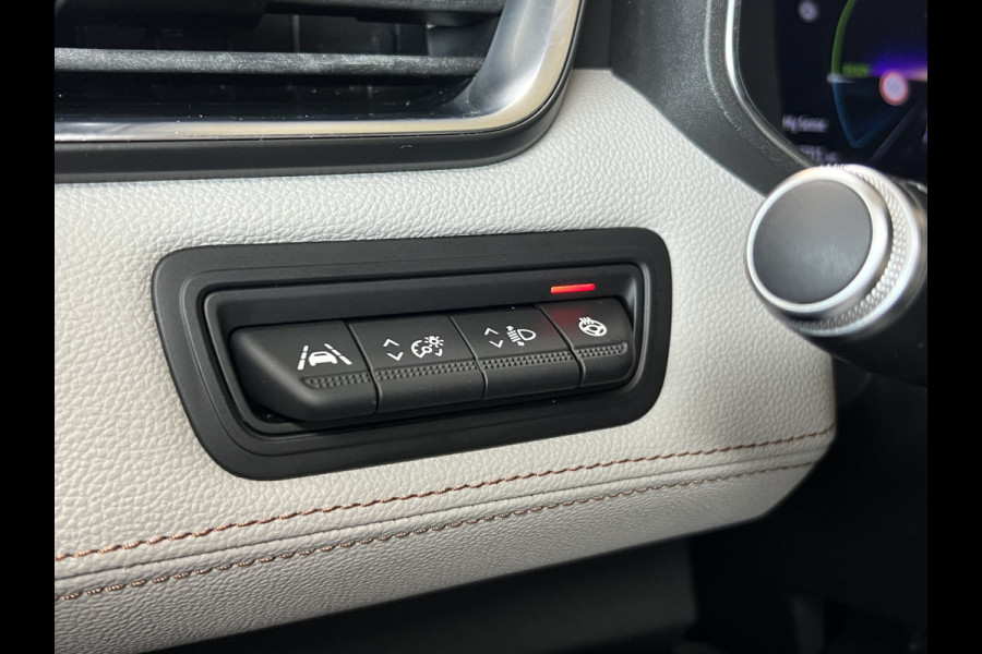 Renault Clio 1.6 E-Tech Hybrid 140 Initiale Paris | Groot Navi | Bose | 360 | PDC V+A | Stoel & stuurverwarming | 17" | 100% Dealer onderhouden!