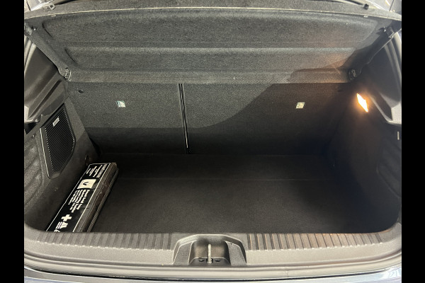 Renault Clio 1.6 E-Tech Hybrid 140 Initiale Paris | Groot Navi | Bose | 360 | PDC V+A | Stoel & stuurverwarming | 17" | 100% Dealer onderhouden!