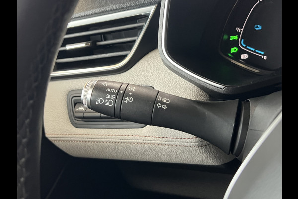 Renault Clio 1.6 E-Tech Hybrid 140 Initiale Paris | Groot Navi | Bose | 360 | PDC V+A | Stoel & stuurverwarming | 17" | 100% Dealer onderhouden!