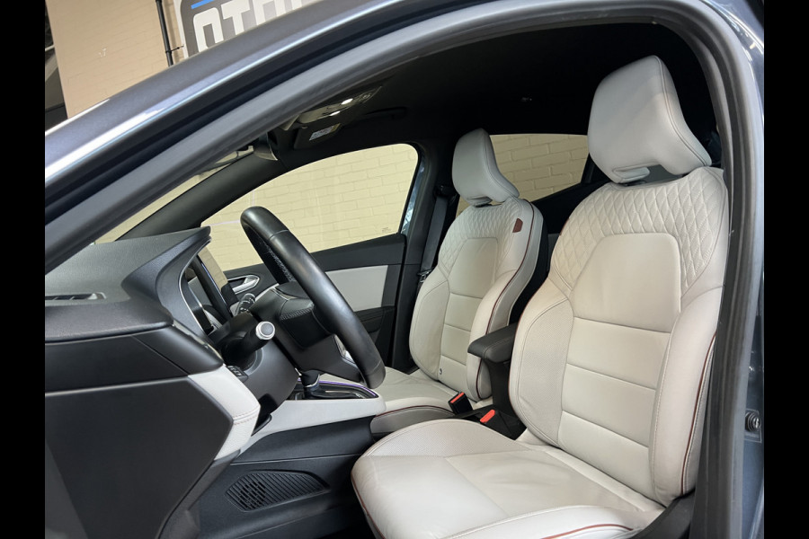 Renault Clio 1.6 E-Tech Hybrid 140 Initiale Paris | Groot Navi | Bose | 360 | PDC V+A | Stoel & stuurverwarming | 17" | 100% Dealer onderhouden!