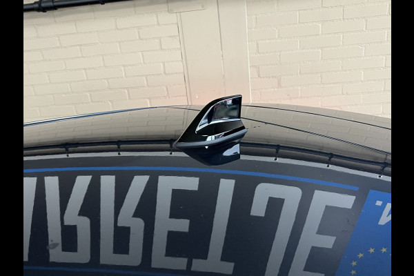 Renault Clio 1.6 E-Tech Hybrid 140 Initiale Paris | Groot Navi | Bose | 360 | PDC V+A | Stoel & stuurverwarming | 17" | 100% Dealer onderhouden!