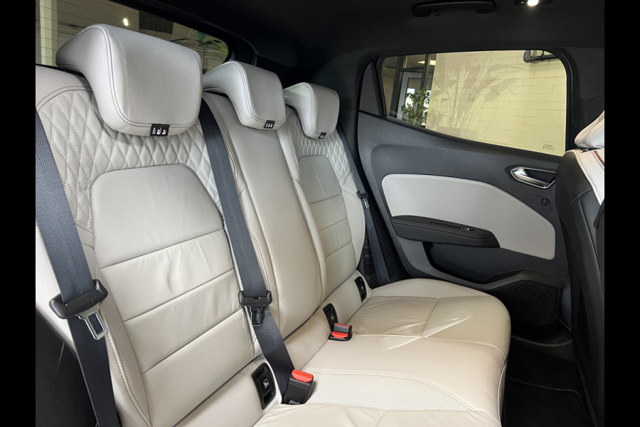 Renault Clio 1.6 E-Tech Hybrid 140 Initiale Paris | Groot Navi | Bose | 360 | PDC V+A | Stoel & stuurverwarming | 17" | 100% Dealer onderhouden!