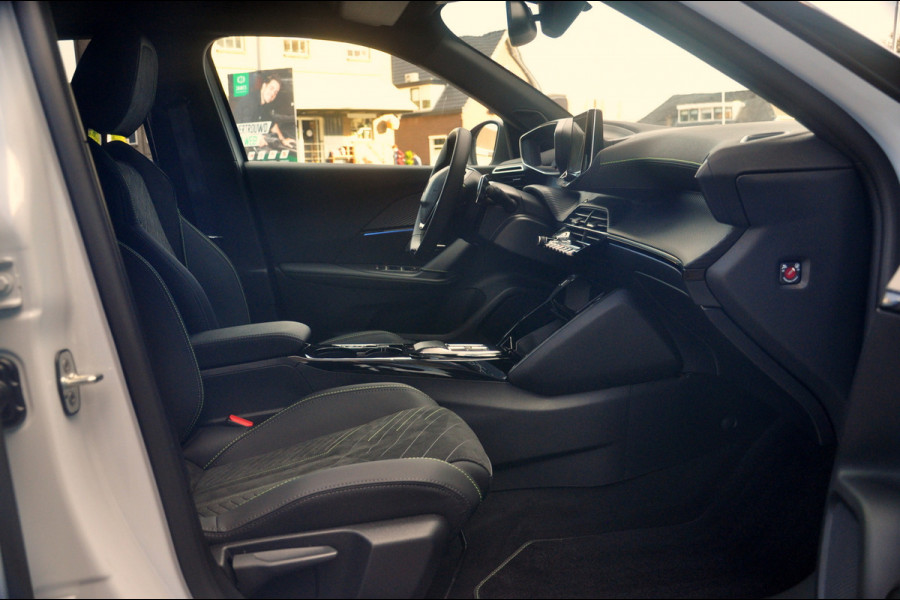 Peugeot 2008 1.2 Hybrid 136 GT | Navigatie | 360 Gr Camera | Adaptieve CC