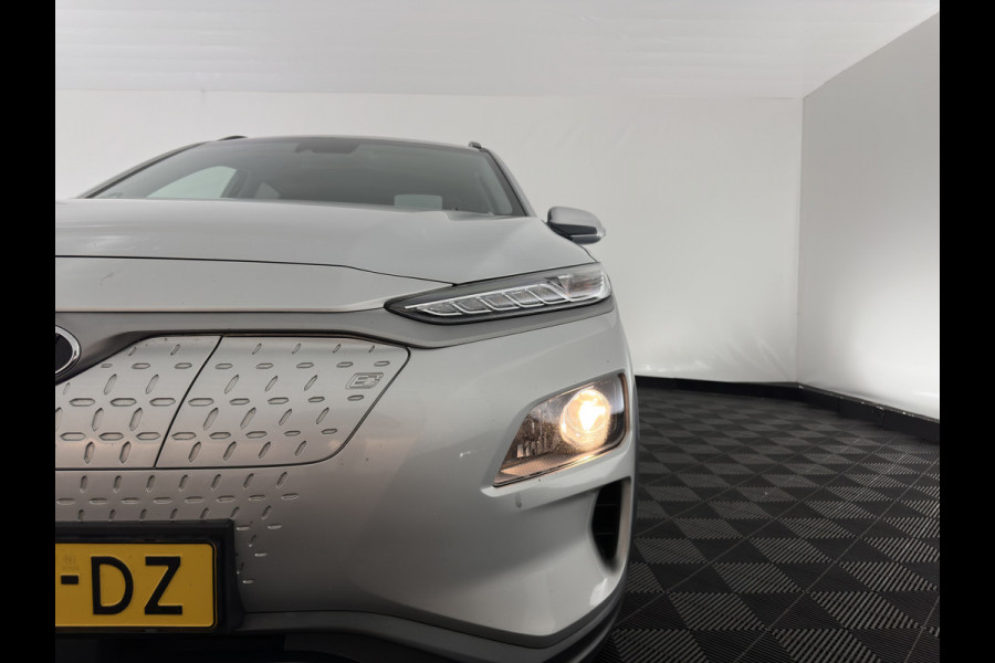 Hyundai Kona EV Fashion 64 kWh (3-Fase) {SOH-100%} (INCL-BTW)  Aut * HEATPUMP | NAVI-FULLMAP | LEATHER-FABRIC | KEYLESS | CAMERA | DAB | ECC | PDC | ADAPTIVE-CRUISE | LANE-ASSIST | HEATED SEATS | PRIVACY-GLASS | HEAD-UP | SHIFT-PADDLES | 17"A