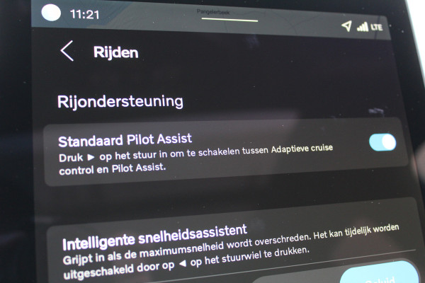 Volvo XC60 2.0 T8 Plug-in hybrid AWD Plus Black Edition | MY2026 | Nieuw | Luchtvering | 360 Camera | Head-up | H&K