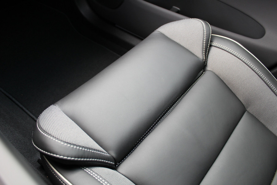 Volvo XC60 2.0 T8 Plug-in hybrid AWD Plus Black Edition | MY2026 | Nieuw | Luchtvering | 360 Camera | Head-up | H&K