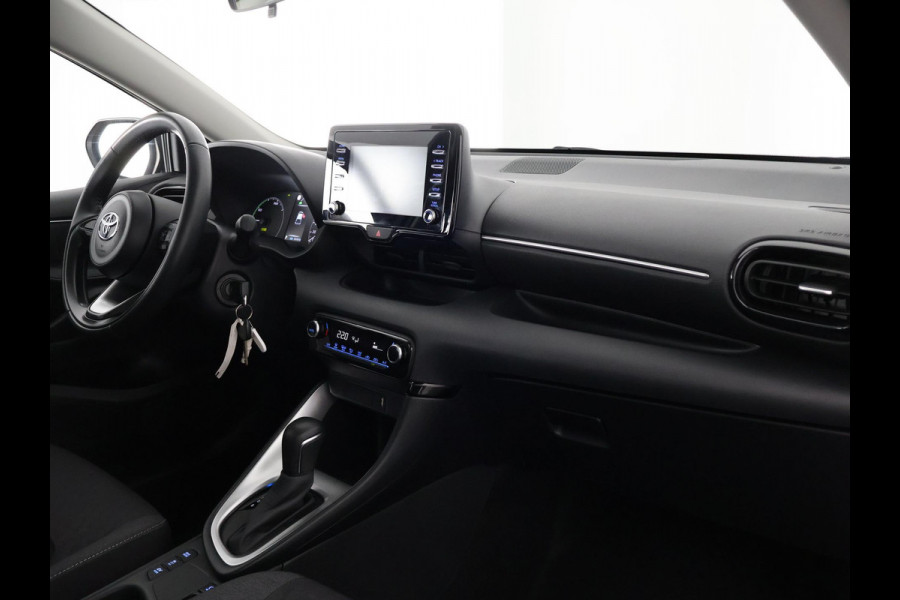 Toyota Yaris 1.5 HYBRIDE GRAYLINE NAVIGATIE GARANTIE TOT 2033 ! CAMERA.CRUISE. CLIMA.ALS NIEUW !