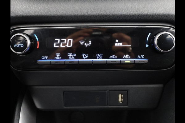 Toyota Yaris 1.5 HYBRIDE GRAYLINE NAVIGATIE GARANTIE TOT 2033 ! CAMERA.CRUISE. CLIMA.ALS NIEUW !