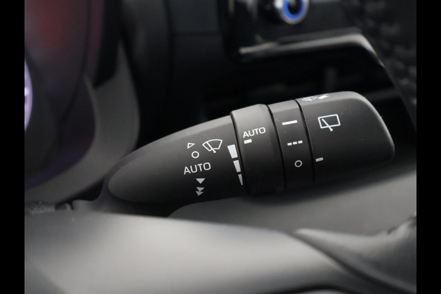 Toyota Yaris 1.5 HYBRIDE GRAYLINE NAVIGATIE GARANTIE TOT 2033 ! CAMERA.CRUISE. CLIMA.ALS NIEUW !