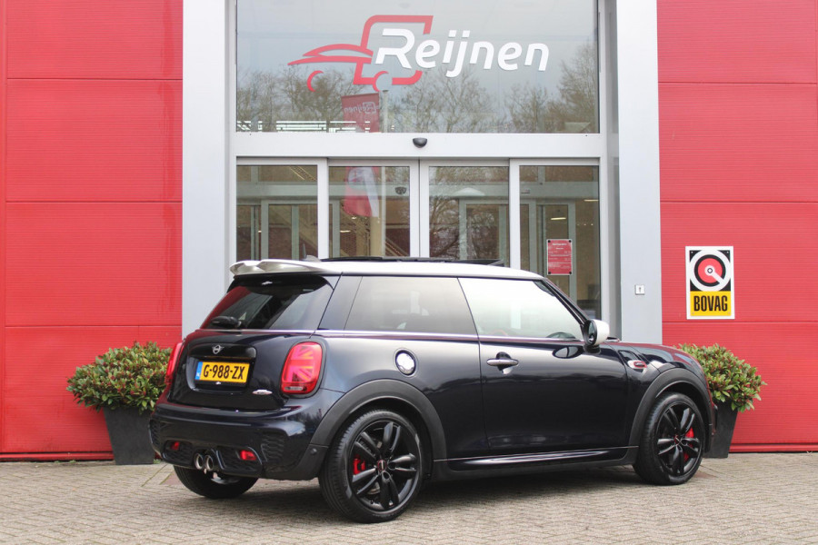 MINI John Cooper Works 2.0 231PK JCW | PANORAMISCH SCHUIF/KANTELDAK | HARMAN KARDON PREMIUM AUDIO SYSTEM | DRAADLOZE APPLE CARPLAY/ANDROID AUTO | NAVIGATIE | STOEL VERWARMING | KEYLESS ENTRY/START | SPORTONDERSTEL | 17" LICHTMETALEN VELGEN JCW "TRACK SPOKE" | JCW SPORT REMMEN | FULL LED KOPLAMPEN | UNION JACK LED ACHTERLICHTEN | PERFORMANCE CONTROL | PARKEERSENSOREN VOOR + ACHTER | 8 TRAPS SPORTAUTOMAAT | JCW ACHTERSPOILER | GETINTE ACHTERRUITEN | FULL LEDEREN BEKLEDING | WITTE STRIPING MOTORKAP EN WIT DAK | ALARM KLASSE 3 | MIDDENARMSTEUN | DRAADLOZE TELEFOONLADER | SERIOUS BUSINESS PAKKET