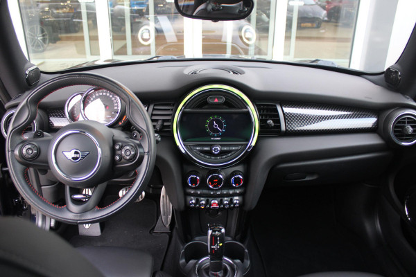MINI John Cooper Works 2.0 231PK JCW | PANORAMISCH SCHUIF/KANTELDAK | HARMAN KARDON PREMIUM AUDIO SYSTEM | DRAADLOZE APPLE CARPLAY/ANDROID AUTO | NAVIGATIE | STOEL VERWARMING | KEYLESS ENTRY/START | SPORTONDERSTEL | 17" LICHTMETALEN VELGEN JCW "TRACK SPOKE" | JCW SPORT REMMEN | FULL LED KOPLAMPEN | UNION JACK LED ACHTERLICHTEN | PERFORMANCE CONTROL | PARKEERSENSOREN VOOR + ACHTER | 8 TRAPS SPORTAUTOMAAT | JCW ACHTERSPOILER | GETINTE ACHTERRUITEN | FULL LEDEREN BEKLEDING | WITTE STRIPING MOTORKAP EN WIT DAK | ALARM KLASSE 3 | MIDDENARMSTEUN | DRAADLOZE TELEFOONLADER | SERIOUS BUSINESS PAKKET