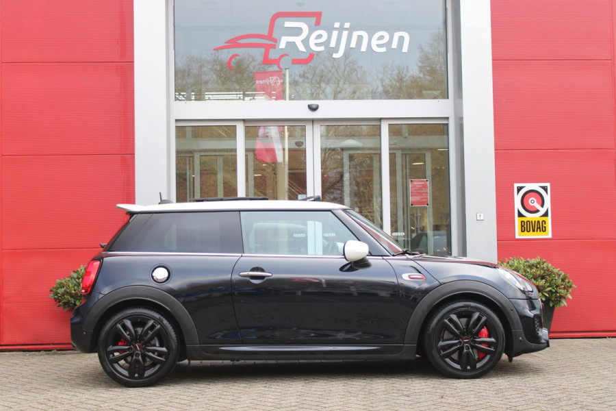MINI John Cooper Works 2.0 231PK JCW | PANORAMISCH SCHUIF/KANTELDAK | HARMAN KARDON PREMIUM AUDIO SYSTEM | DRAADLOZE APPLE CARPLAY/ANDROID AUTO | NAVIGATIE | STOEL VERWARMING | KEYLESS ENTRY/START | SPORTONDERSTEL | 17" LICHTMETALEN VELGEN JCW "TRACK SPOKE" | JCW SPORT REMMEN | FULL LED KOPLAMPEN | UNION JACK LED ACHTERLICHTEN | PERFORMANCE CONTROL | PARKEERSENSOREN VOOR + ACHTER | 8 TRAPS SPORTAUTOMAAT | JCW ACHTERSPOILER | GETINTE ACHTERRUITEN | FULL LEDEREN BEKLEDING | WITTE STRIPING MOTORKAP EN WIT DAK | ALARM KLASSE 3 | MIDDENARMSTEUN | DRAADLOZE TELEFOONLADER | SERIOUS BUSINESS PAKKET