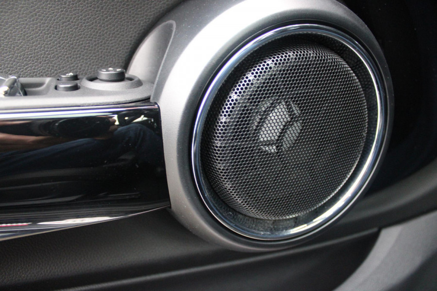 MINI John Cooper Works 2.0 231PK JCW | PANORAMISCH SCHUIF/KANTELDAK | HARMAN KARDON PREMIUM AUDIO SYSTEM | DRAADLOZE APPLE CARPLAY/ANDROID AUTO | NAVIGATIE | STOEL VERWARMING | KEYLESS ENTRY/START | SPORTONDERSTEL | 17" LICHTMETALEN VELGEN JCW "TRACK SPOKE" | JCW SPORT REMMEN | FULL LED KOPLAMPEN | UNION JACK LED ACHTERLICHTEN | PERFORMANCE CONTROL | PARKEERSENSOREN VOOR + ACHTER | 8 TRAPS SPORTAUTOMAAT | JCW ACHTERSPOILER | GETINTE ACHTERRUITEN | FULL LEDEREN BEKLEDING | WITTE STRIPING MOTORKAP EN WIT DAK | ALARM KLASSE 3 | MIDDENARMSTEUN | DRAADLOZE TELEFOONLADER | SERIOUS BUSINESS PAKKET