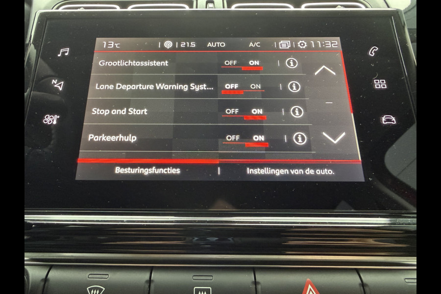 Citroën C3 82pk Max (Camera - Keyless Entry - LED - Automatische Airco - Navigatie - Apple Carplay - Parkeersensoren)