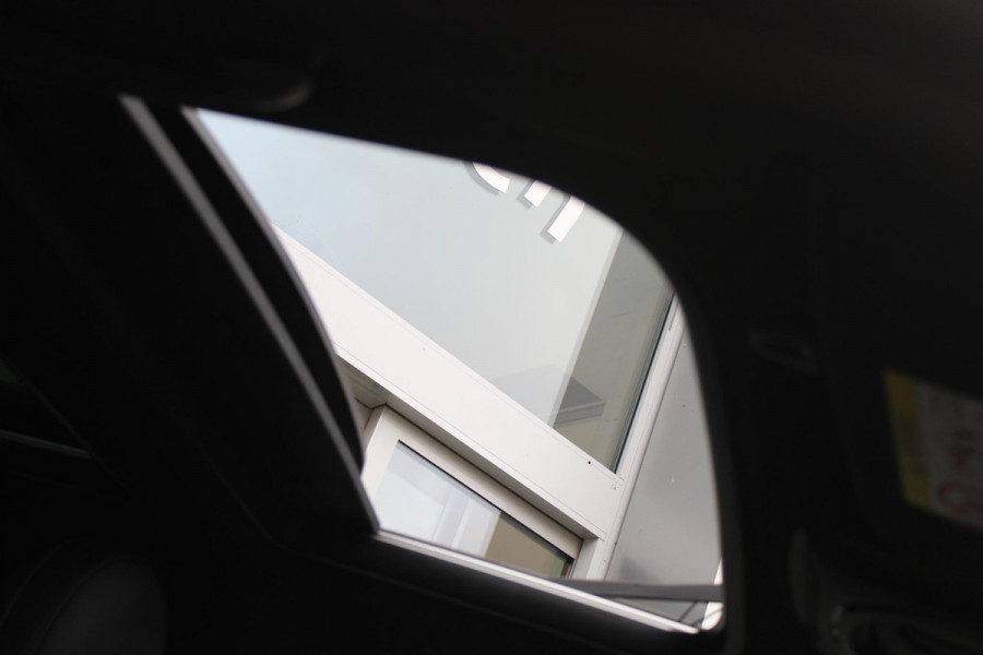 MINI John Cooper Works 2.0 231PK JCW | PANORAMISCH SCHUIF/KANTELDAK | HARMAN KARDON PREMIUM AUDIO SYSTEM | DRAADLOZE APPLE CARPLAY/ANDROID AUTO | NAVIGATIE | STOEL VERWARMING | KEYLESS ENTRY/START | SPORTONDERSTEL | 17" LICHTMETALEN VELGEN JCW "TRACK SPOKE" | JCW SPORT REMMEN | FULL LED KOPLAMPEN | UNION JACK LED ACHTERLICHTEN | PERFORMANCE CONTROL | PARKEERSENSOREN VOOR + ACHTER | 8 TRAPS SPORTAUTOMAAT | JCW ACHTERSPOILER | GETINTE ACHTERRUITEN | FULL LEDEREN BEKLEDING | WITTE STRIPING MOTORKAP EN WIT DAK | ALARM KLASSE 3 | MIDDENARMSTEUN | DRAADLOZE TELEFOONLADER | SERIOUS BUSINESS PAKKET