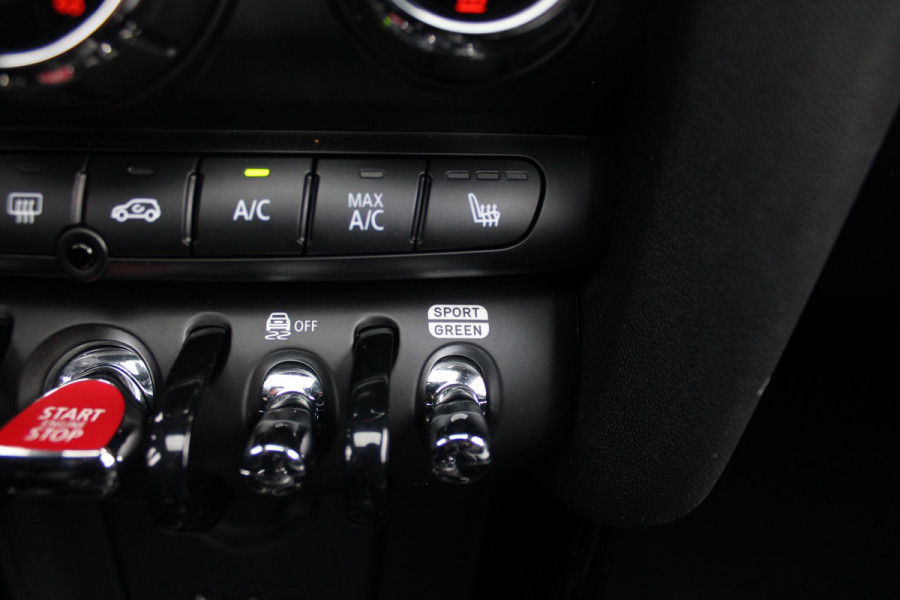 MINI John Cooper Works 2.0 231PK JCW | PANORAMISCH SCHUIF/KANTELDAK | HARMAN KARDON PREMIUM AUDIO SYSTEM | DRAADLOZE APPLE CARPLAY/ANDROID AUTO | NAVIGATIE | STOEL VERWARMING | KEYLESS ENTRY/START | SPORTONDERSTEL | 17" LICHTMETALEN VELGEN JCW "TRACK SPOKE" | JCW SPORT REMMEN | FULL LED KOPLAMPEN | UNION JACK LED ACHTERLICHTEN | PERFORMANCE CONTROL | PARKEERSENSOREN VOOR + ACHTER | 8 TRAPS SPORTAUTOMAAT | JCW ACHTERSPOILER | GETINTE ACHTERRUITEN | FULL LEDEREN BEKLEDING | WITTE STRIPING MOTORKAP EN WIT DAK | ALARM KLASSE 3 | MIDDENARMSTEUN | DRAADLOZE TELEFOONLADER | SERIOUS BUSINESS PAKKET