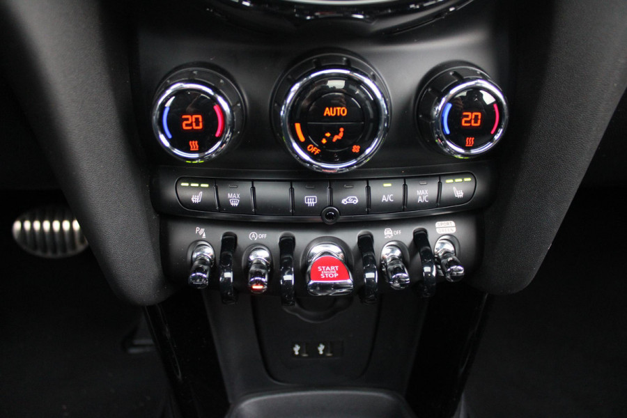 MINI John Cooper Works 2.0 231PK JCW | PANORAMISCH SCHUIF/KANTELDAK | HARMAN KARDON PREMIUM AUDIO SYSTEM | DRAADLOZE APPLE CARPLAY/ANDROID AUTO | NAVIGATIE | STOEL VERWARMING | KEYLESS ENTRY/START | SPORTONDERSTEL | 17" LICHTMETALEN VELGEN JCW "TRACK SPOKE" | JCW SPORT REMMEN | FULL LED KOPLAMPEN | UNION JACK LED ACHTERLICHTEN | PERFORMANCE CONTROL | PARKEERSENSOREN VOOR + ACHTER | 8 TRAPS SPORTAUTOMAAT | JCW ACHTERSPOILER | GETINTE ACHTERRUITEN | FULL LEDEREN BEKLEDING | WITTE STRIPING MOTORKAP EN WIT DAK | ALARM KLASSE 3 | MIDDENARMSTEUN | DRAADLOZE TELEFOONLADER | SERIOUS BUSINESS PAKKET