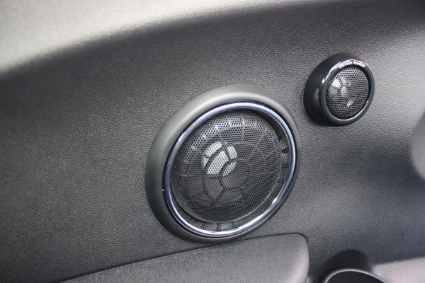 MINI John Cooper Works 2.0 231PK JCW | PANORAMISCH SCHUIF/KANTELDAK | HARMAN KARDON PREMIUM AUDIO SYSTEM | DRAADLOZE APPLE CARPLAY/ANDROID AUTO | NAVIGATIE | STOEL VERWARMING | KEYLESS ENTRY/START | SPORTONDERSTEL | 17" LICHTMETALEN VELGEN JCW "TRACK SPOKE" | JCW SPORT REMMEN | FULL LED KOPLAMPEN | UNION JACK LED ACHTERLICHTEN | PERFORMANCE CONTROL | PARKEERSENSOREN VOOR + ACHTER | 8 TRAPS SPORTAUTOMAAT | JCW ACHTERSPOILER | GETINTE ACHTERRUITEN | FULL LEDEREN BEKLEDING | WITTE STRIPING MOTORKAP EN WIT DAK | ALARM KLASSE 3 | MIDDENARMSTEUN | DRAADLOZE TELEFOONLADER | SERIOUS BUSINESS PAKKET