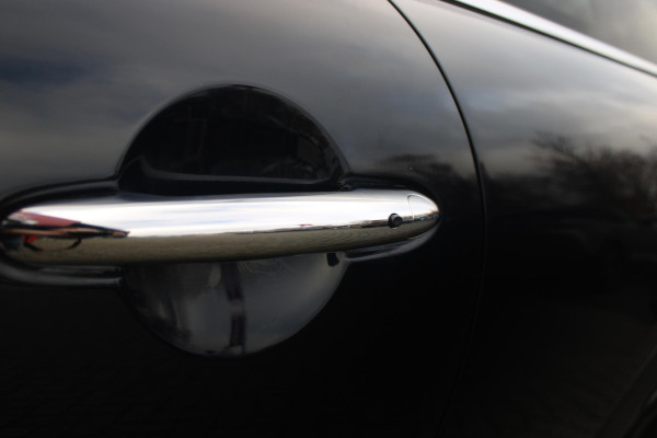 MINI John Cooper Works 2.0 231PK JCW | PANORAMISCH SCHUIF/KANTELDAK | HARMAN KARDON PREMIUM AUDIO SYSTEM | DRAADLOZE APPLE CARPLAY/ANDROID AUTO | NAVIGATIE | STOEL VERWARMING | KEYLESS ENTRY/START | SPORTONDERSTEL | 17" LICHTMETALEN VELGEN JCW "TRACK SPOKE" | JCW SPORT REMMEN | FULL LED KOPLAMPEN | UNION JACK LED ACHTERLICHTEN | PERFORMANCE CONTROL | PARKEERSENSOREN VOOR + ACHTER | 8 TRAPS SPORTAUTOMAAT | JCW ACHTERSPOILER | GETINTE ACHTERRUITEN | FULL LEDEREN BEKLEDING | WITTE STRIPING MOTORKAP EN WIT DAK | ALARM KLASSE 3 | MIDDENARMSTEUN | DRAADLOZE TELEFOONLADER | SERIOUS BUSINESS PAKKET