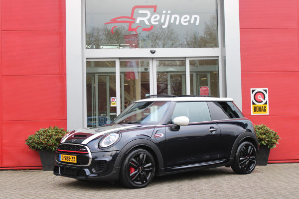 MINI John Cooper Works 2.0 231PK JCW | PANORAMISCH SCHUIF/KANTELDAK | HARMAN KARDON PREMIUM AUDIO SYSTEM | DRAADLOZE APPLE CARPLAY/ANDROID AUTO | NAVIGATIE | STOEL VERWARMING | KEYLESS ENTRY/START | SPORTONDERSTEL | 17" LICHTMETALEN VELGEN JCW "TRACK SPOKE" | JCW SPORT REMMEN | FULL LED KOPLAMPEN | UNION JACK LED ACHTERLICHTEN | PERFORMANCE CONTROL | PARKEERSENSOREN VOOR + ACHTER | 8 TRAPS SPORTAUTOMAAT | JCW ACHTERSPOILER | GETINTE ACHTERRUITEN | FULL LEDEREN BEKLEDING | WITTE STRIPING MOTORKAP EN WIT DAK | ALARM KLASSE 3 | MIDDENARMSTEUN | DRAADLOZE TELEFOONLADER | SERIOUS BUSINESS PAKKET