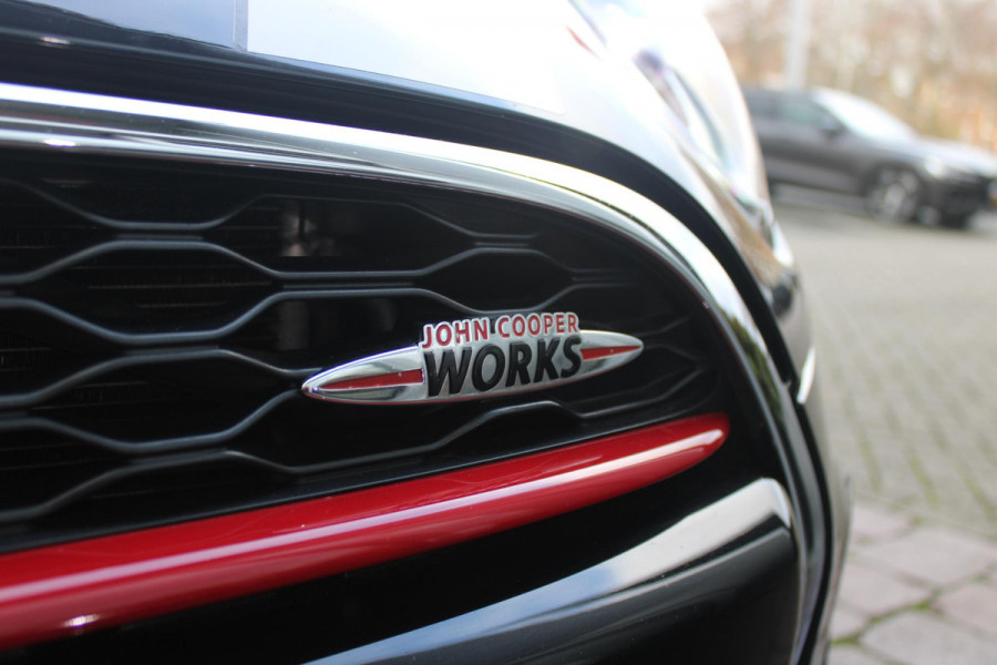 MINI John Cooper Works 2.0 231PK JCW | PANORAMISCH SCHUIF/KANTELDAK | HARMAN KARDON PREMIUM AUDIO SYSTEM | DRAADLOZE APPLE CARPLAY/ANDROID AUTO | NAVIGATIE | STOEL VERWARMING | KEYLESS ENTRY/START | SPORTONDERSTEL | 17" LICHTMETALEN VELGEN JCW "TRACK SPOKE" | JCW SPORT REMMEN | FULL LED KOPLAMPEN | UNION JACK LED ACHTERLICHTEN | PERFORMANCE CONTROL | PARKEERSENSOREN VOOR + ACHTER | 8 TRAPS SPORTAUTOMAAT | JCW ACHTERSPOILER | GETINTE ACHTERRUITEN | FULL LEDEREN BEKLEDING | WITTE STRIPING MOTORKAP EN WIT DAK | ALARM KLASSE 3 | MIDDENARMSTEUN | DRAADLOZE TELEFOONLADER | SERIOUS BUSINESS PAKKET