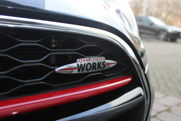 MINI John Cooper Works 2.0 231PK JCW | PANORAMISCH SCHUIF/KANTELDAK | HARMAN KARDON PREMIUM AUDIO SYSTEM | DRAADLOZE APPLE CARPLAY/ANDROID AUTO | NAVIGATIE | STOEL VERWARMING | KEYLESS ENTRY/START | SPORTONDERSTEL | 17" LICHTMETALEN VELGEN JCW "TRACK SPOKE" | JCW SPORT REMMEN | FULL LED KOPLAMPEN | UNION JACK LED ACHTERLICHTEN | PERFORMANCE CONTROL | PARKEERSENSOREN VOOR + ACHTER | 8 TRAPS SPORTAUTOMAAT | JCW ACHTERSPOILER | GETINTE ACHTERRUITEN | FULL LEDEREN BEKLEDING | WITTE STRIPING MOTORKAP EN WIT DAK | ALARM KLASSE 3 | MIDDENARMSTEUN | DRAADLOZE TELEFOONLADER | SERIOUS BUSINESS PAKKET