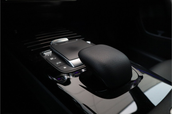 Mercedes-Benz A-Klasse 250 e Luxury / SOH 93% / 19inch / Sfeer verlichting / Widescreen / Camera / Carplay /