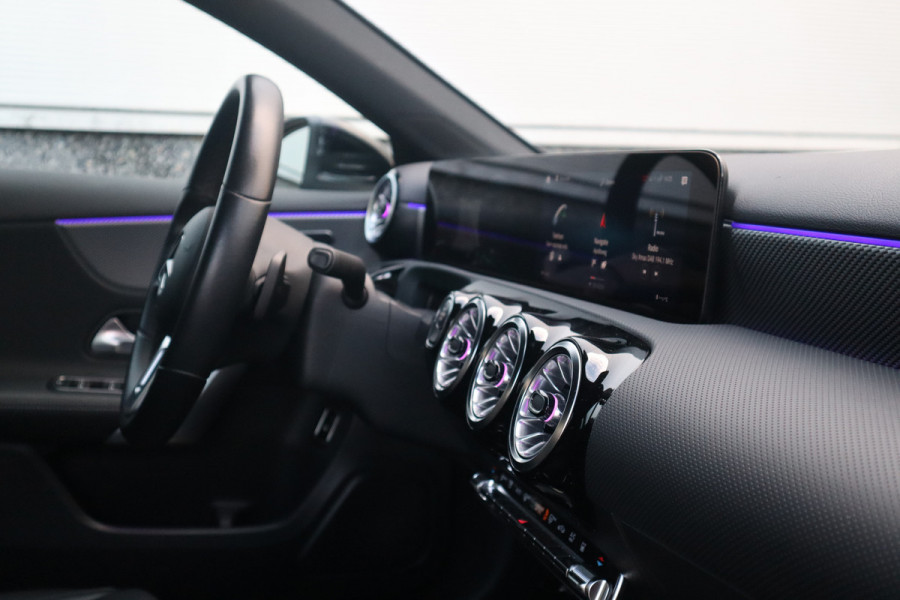 Mercedes-Benz A-Klasse 250 e Luxury / SOH 93% / 19inch / Sfeer verlichting / Widescreen / Camera / Carplay /