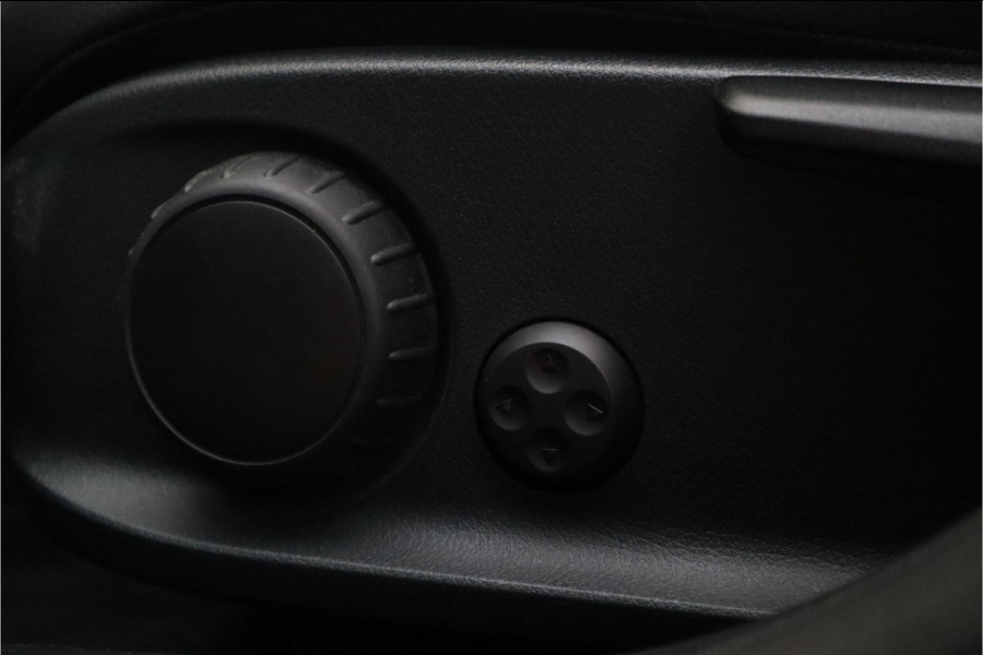 Mercedes-Benz A-Klasse 250 e Luxury / SOH 93% / 19inch / Sfeer verlichting / Widescreen / Camera / Carplay /