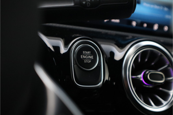 Mercedes-Benz A-Klasse 250 e Luxury / SOH 93% / 19inch / Sfeer verlichting / Widescreen / Camera / Carplay /
