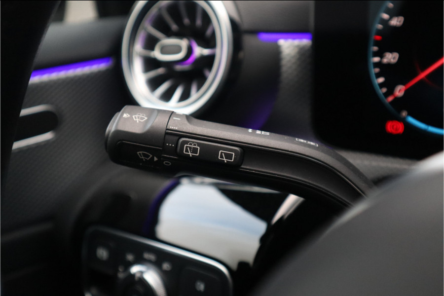 Mercedes-Benz A-Klasse 250 e Luxury / SOH 93% / 19inch / Sfeer verlichting / Widescreen / Camera / Carplay /