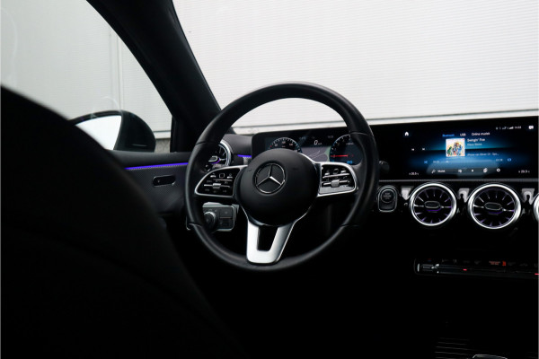 Mercedes-Benz A-Klasse 250 e Luxury / SOH 93% / 19inch / Sfeer verlichting / Widescreen / Camera / Carplay /