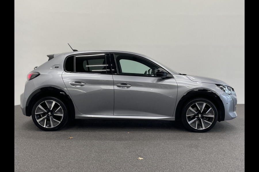 Peugeot e-208 EV GT 350 50 kWh Automaat Navigatie Apple Carplay/Android Auto Camera Parkeersensoren Cruise Control Stoelverwarming Half leder Climate Control Lichtmetalen velgen
