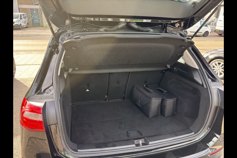 Mercedes-Benz B-Klasse 250 e Bus. Sol. AMG