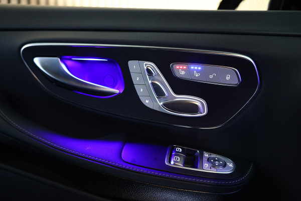 Mercedes-Benz V-Klasse V300d 4Matic XXL LUCHTVERING LEDER CARPLAY STOELVENT. '24 Er wordt ook de bank op de 3e rij bijgeleverd+ tussenschot