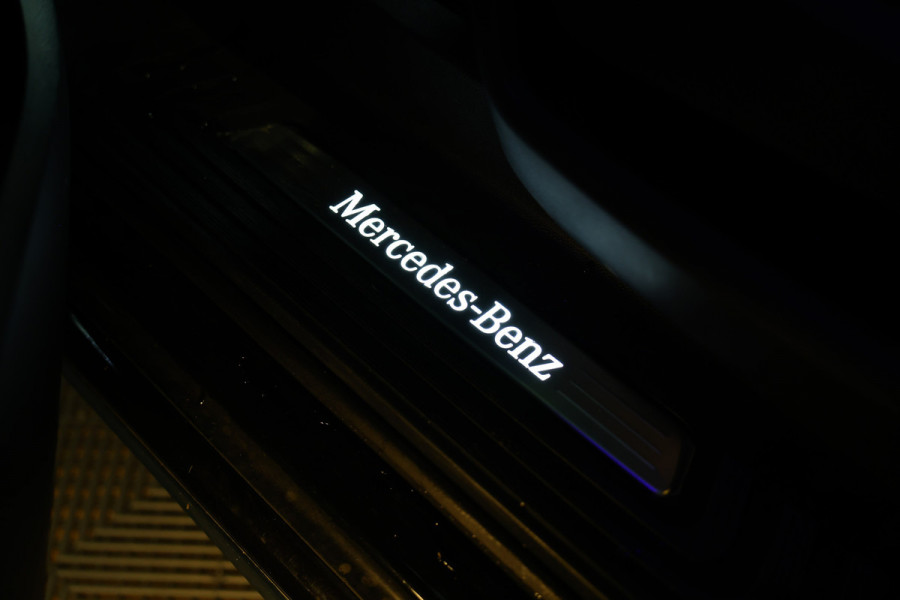 Mercedes-Benz V-Klasse V300d 4Matic XXL LUCHTVERING LEDER CARPLAY STOELVENT. '24 Er wordt ook de bank op de 3e rij bijgeleverd+ tussenschot