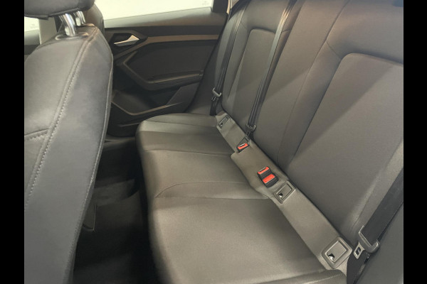 Audi A1 Sportback 30 TFSI 110pk S-Tronic Advanced edition Navigatie Apple Carplay / Android Auto Climate Control Camera Parkeer sensoren Dab