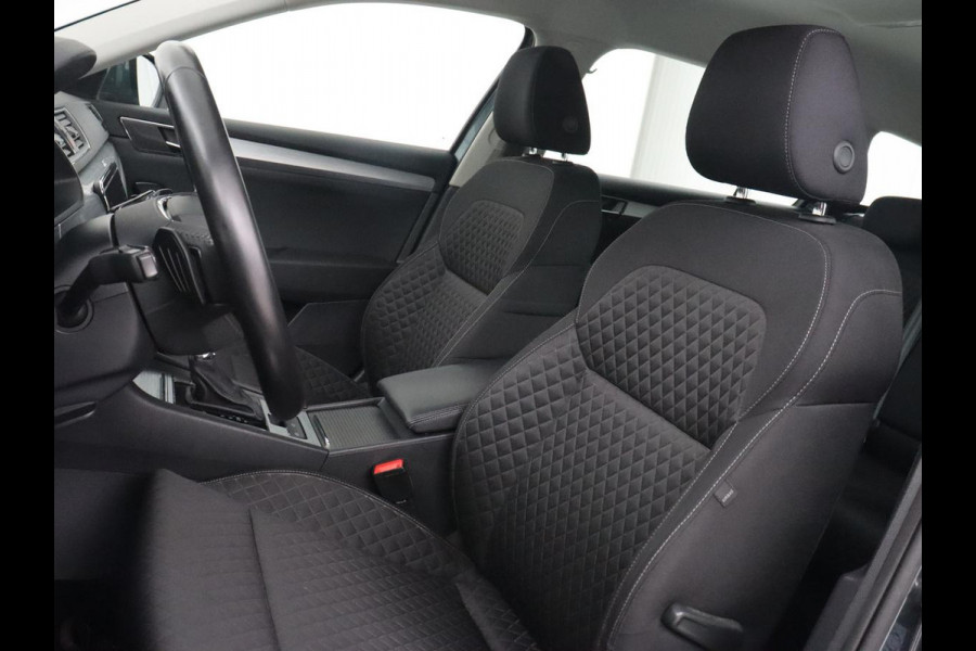Škoda Superb 1.4 TSI iV Business Edition | Trekhaak | Stoel & stuurverwarming | Camera | Carplay | Memory | Navigatie | Full LED | Climate control | Parkeerhulp