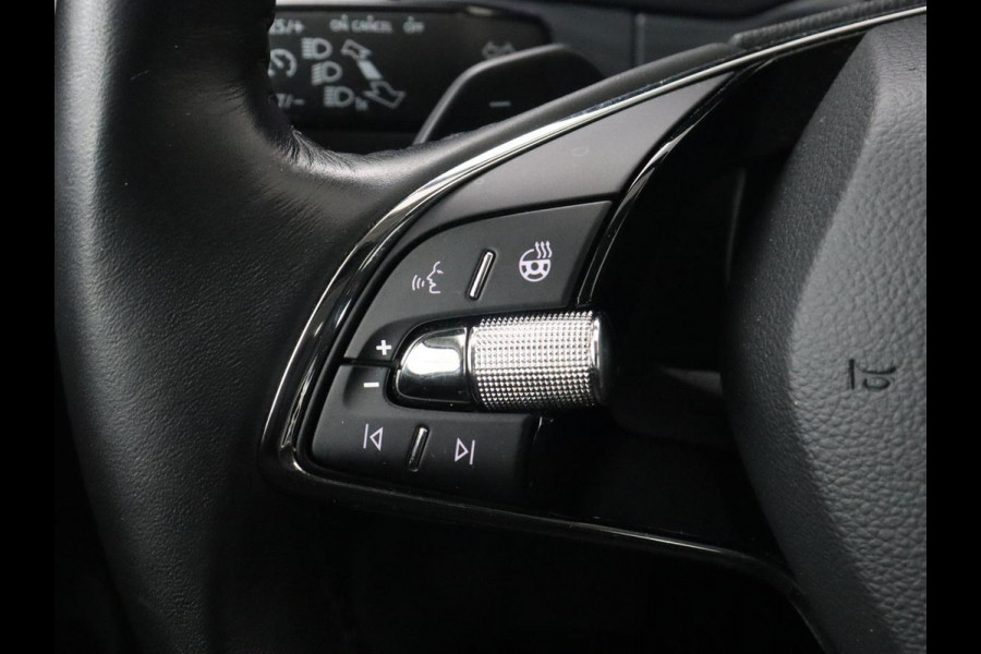 Škoda Superb 1.4 TSI iV Business Edition | Trekhaak | Stoel & stuurverwarming | Camera | Carplay | Memory | Navigatie | Full LED | Climate control | Parkeerhulp