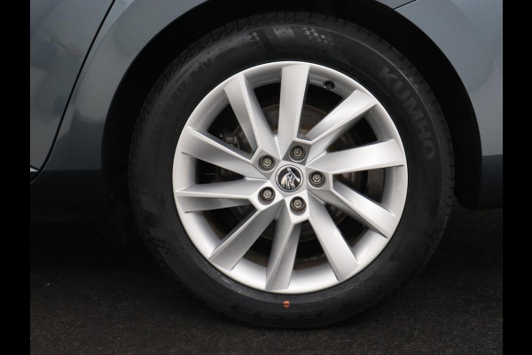 Škoda Superb 1.4 TSI iV Business Edition | Trekhaak | Stoel & stuurverwarming | Camera | Carplay | Memory | Navigatie | Full LED | Climate control | Parkeerhulp