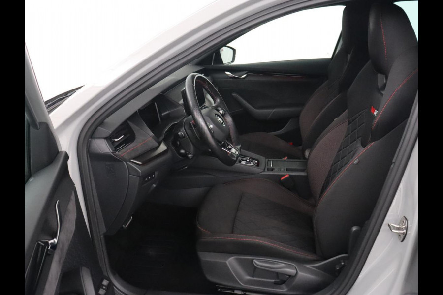 Škoda Octavia 1.4 TSI RS iV PHEV Business | Stoelverwarming | Adaptive cruise | Matrix LED | Side Assist | Camera | Carplay | Navigatie | Sfeerverlichting | Virtual Cockpit | Sportstoelen | Plug In