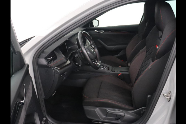 Škoda Octavia 1.4 TSI RS iV PHEV Business | Stoelverwarming | Adaptive cruise | Matrix LED | Side Assist | Camera | Carplay | Navigatie | Sfeerverlichting | Virtual Cockpit | Sportstoelen | Plug In