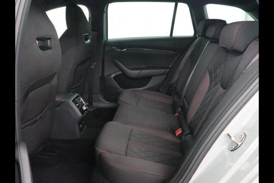 Škoda Octavia 1.4 TSI RS iV PHEV Business | Stoelverwarming | Adaptive cruise | Matrix LED | Side Assist | Camera | Carplay | Navigatie | Sfeerverlichting | Virtual Cockpit | Sportstoelen | Plug In