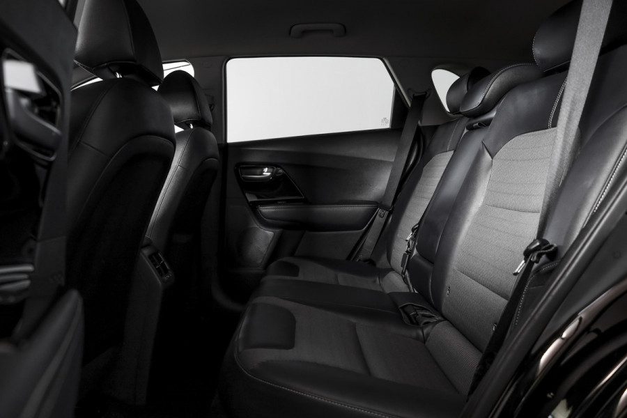 Kia Niro 1.6 GDi Hybrid First Edition - Automaat | Cruise | Stoel-+Stuurverw. | PDC | Camera | NAV | ECC | LM 16" |