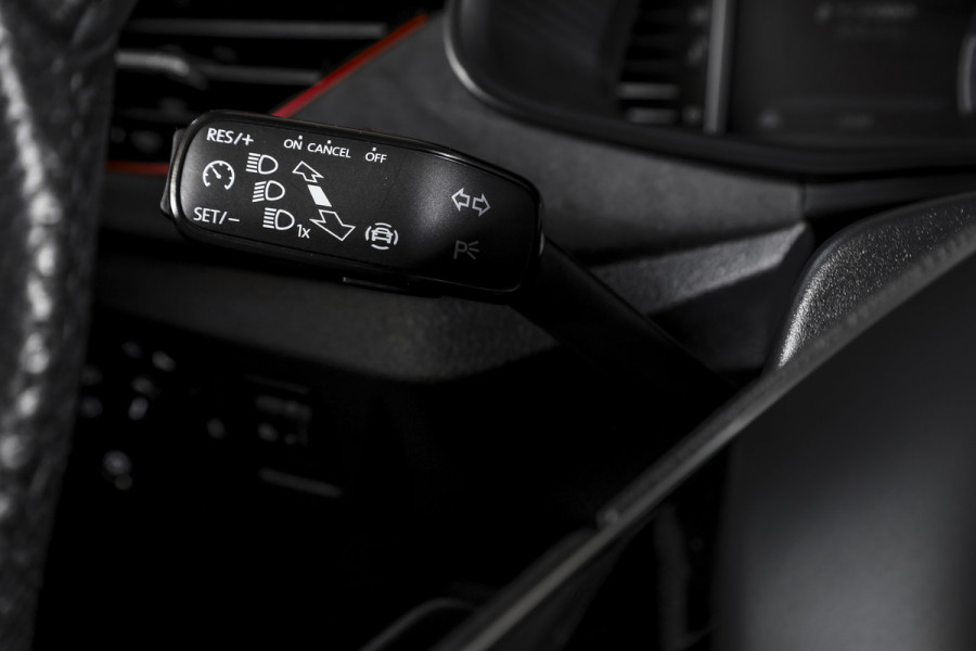 Škoda Kamiq 1.5 TSI ACT Sport Business 150 PK - Automaat | Dig. Cockpit | Cruise | Stoelverw. | PDC | Camera | App. Connect | ECC | DAB | LM 18" | 4100