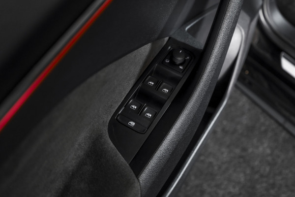 Škoda Kamiq 1.5 TSI ACT Sport Business 150 PK - Automaat | Dig. Cockpit | Cruise | Stoelverw. | PDC | Camera | App. Connect | ECC | DAB | LM 18" | 4100